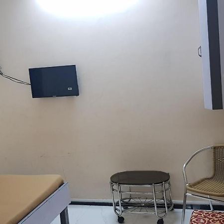 New Metro Guest House ムンバイ エクステリア 写真